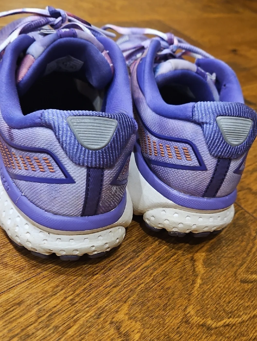 Brooks Unity Together Shoes - Picture 7 of 9